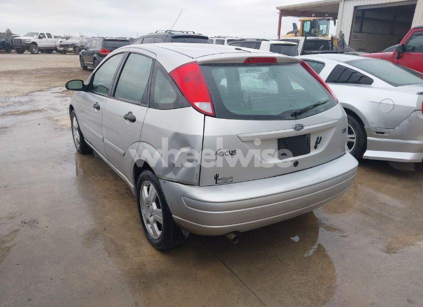 Photo 3 of 2004 Ford Focus ZX5 (VIN 3FAFP37Z54R127432)