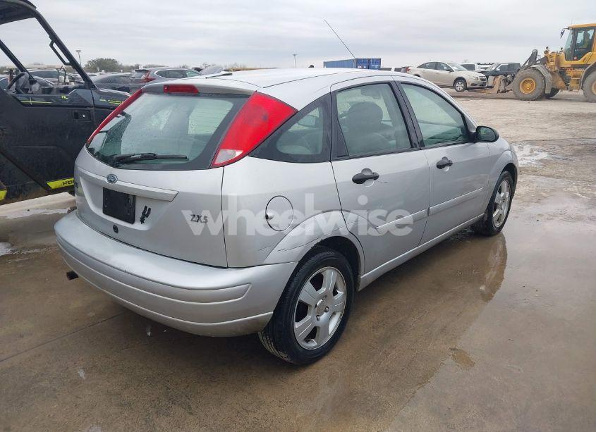 Photo 4 of 2004 Ford Focus ZX5 (VIN 3FAFP37Z54R127432)