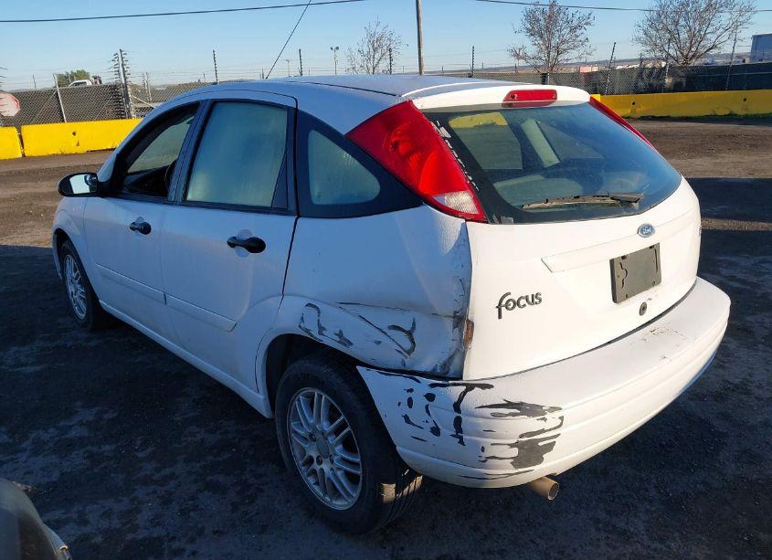 Photo 3 of 2004 Ford Focus ZX5 (VIN 3FAFP37Z74R128646)