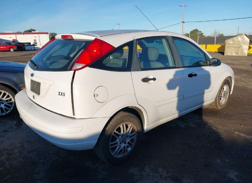 Photo 4 of 2004 Ford Focus ZX5 (VIN 3FAFP37Z74R128646)