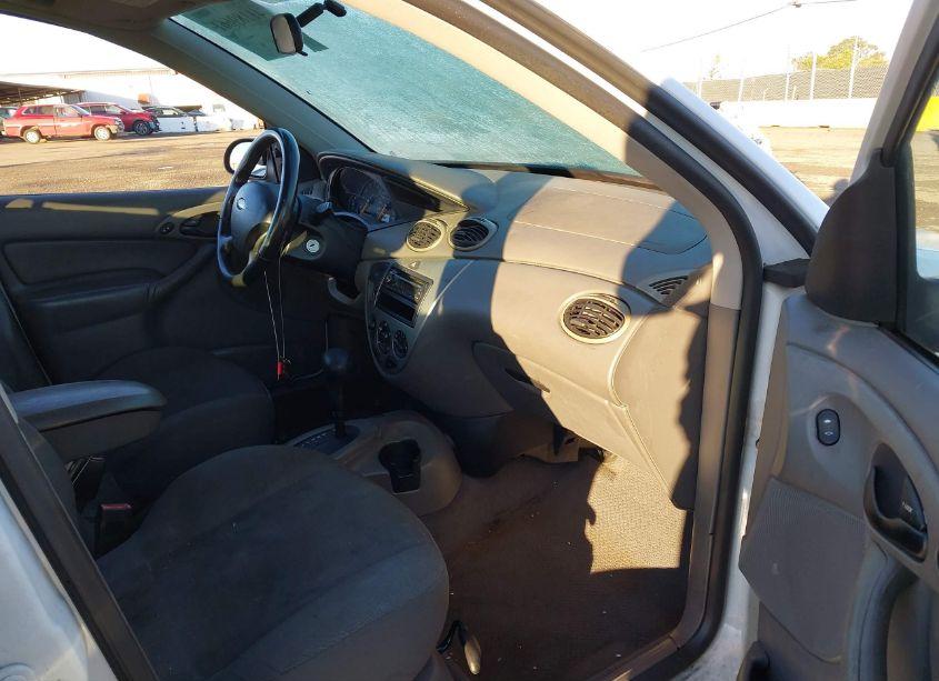 Photo 5 of 2004 Ford Focus ZX5 (VIN 3FAFP37Z74R128646)