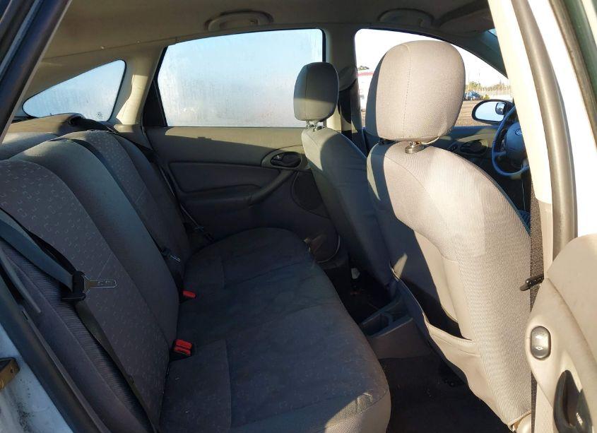 Photo 8 of 2004 Ford Focus ZX5 (VIN 3FAFP37Z74R128646)