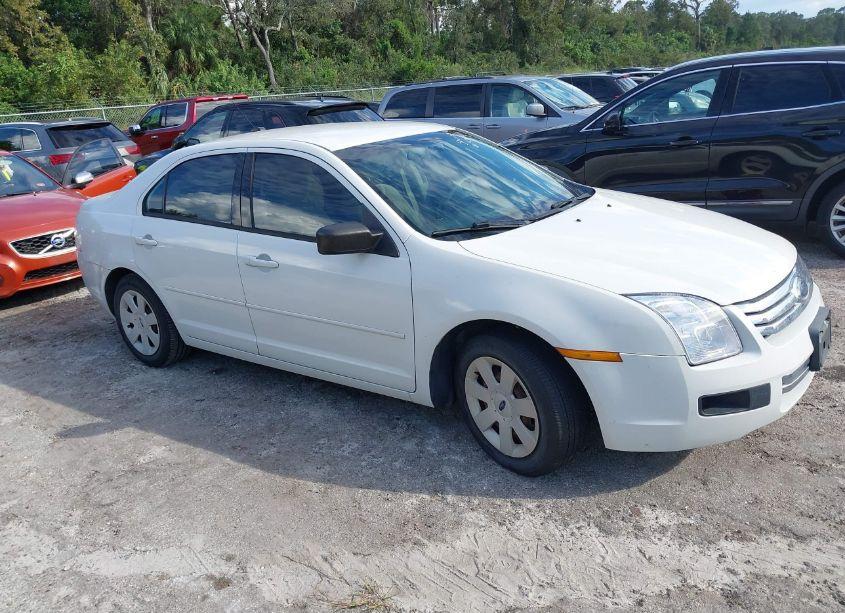 2009 Ford Fusion S (VIN 3FAHP06Z19R173842) main photo
