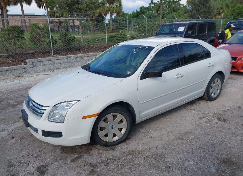 Photo 2 of 2009 Ford Fusion S (VIN 3FAHP06Z19R173842)
