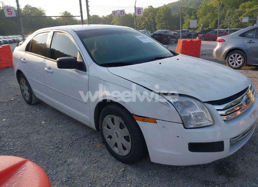 2007 Ford Fusion S (VIN 3FAHP06Z67R132037) main photo