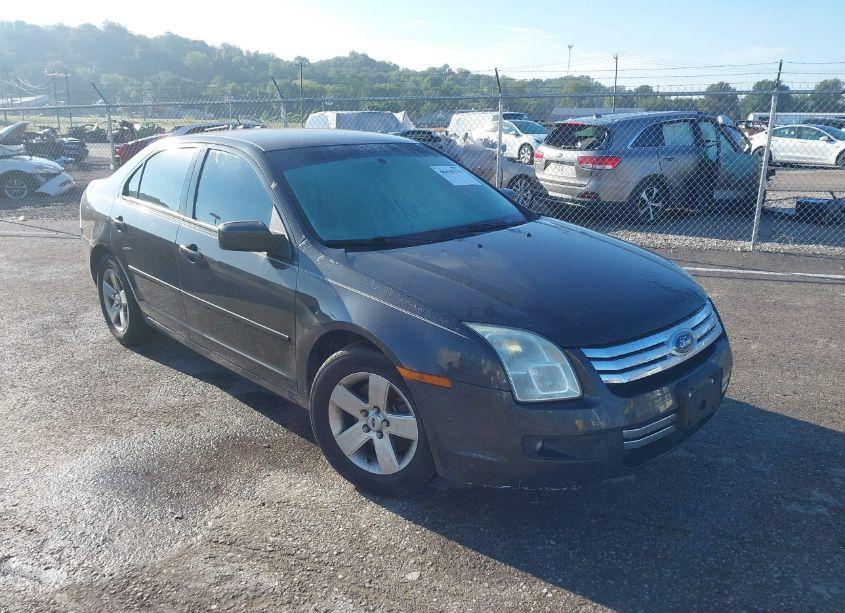 2007 Ford Fusion SE (VIN 3FAHP07127R181129) main photo