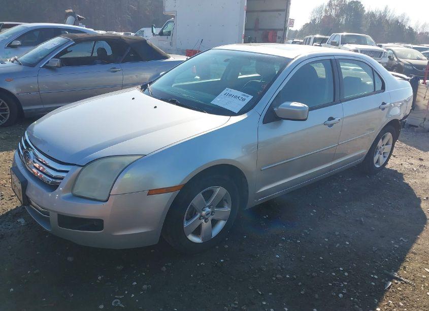 Photo 2 of 2009 Ford Fusion SE (VIN 3FAHP07139R137515)