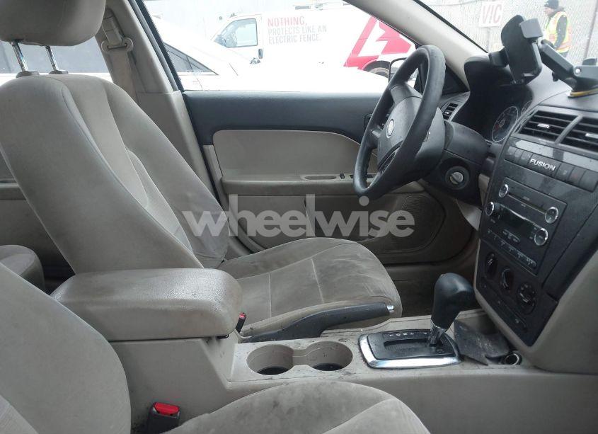 Photo 5 of 2009 Ford Fusion SE (VIN 3FAHP07159R182861)