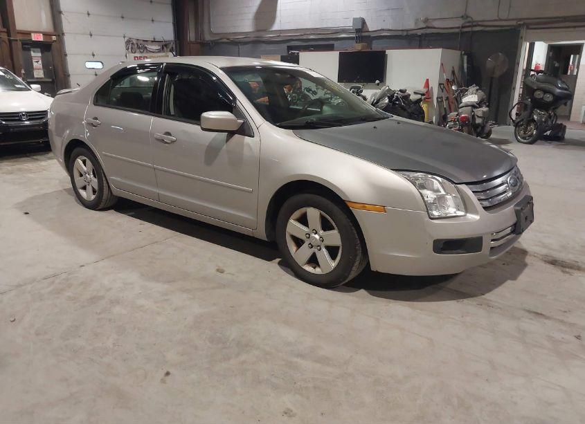 2008 Ford Fusion SE (VIN 3FAHP071X8R233589) main photo