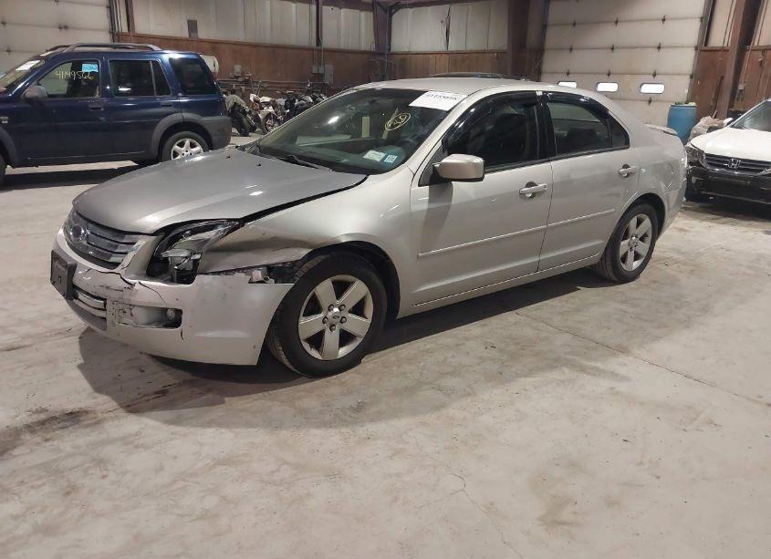 Photo 2 of 2008 Ford Fusion SE (VIN 3FAHP071X8R233589)