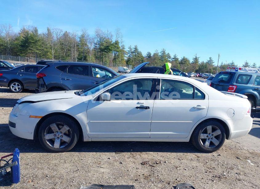 Photo 14 of 2009 Ford Fusion SE (VIN 3FAHP071X9R106844)
