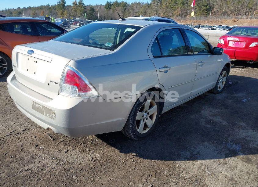 Photo 4 of 2009 Ford Fusion SE (VIN 3FAHP071X9R134580)