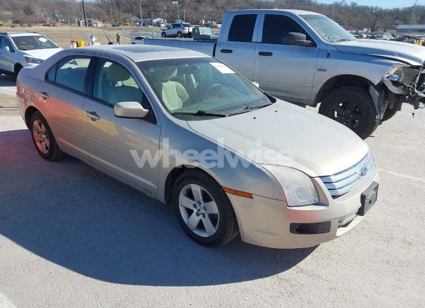 2009 Ford Fusion SE (VIN 3FAHP071X9R190437) main photo