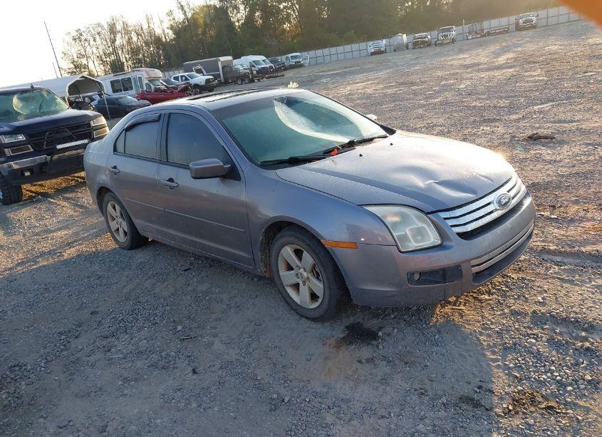 2007 Ford Fusion SE (VIN 3FAHP07ZX7R121069) main photo