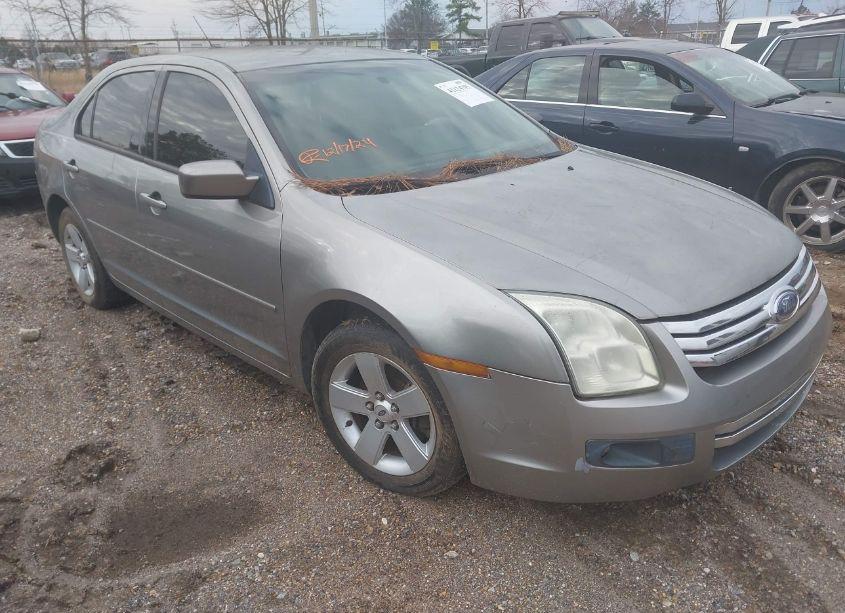 2008 Ford Fusion SE (VIN 3FAHP07ZX8R242654) main photo