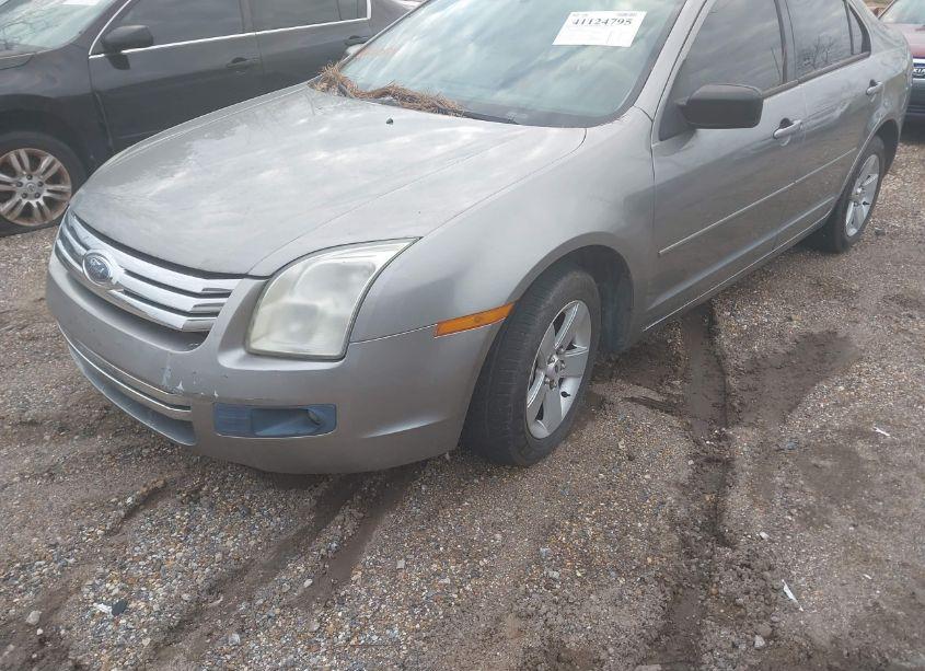 Photo 2 of 2008 Ford Fusion SE (VIN 3FAHP07ZX8R242654)