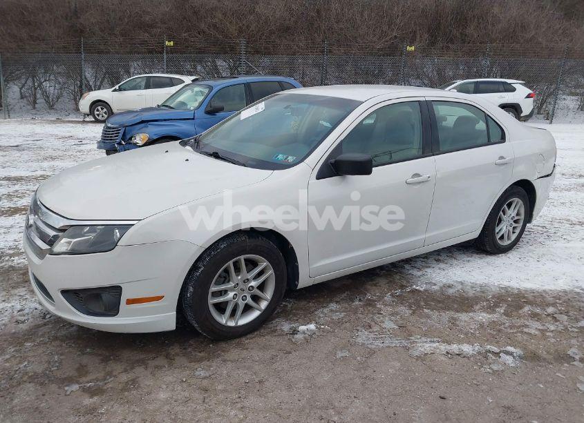 Photo 2 of 2010 Ford Fusion S (VIN 3FAHP0GA0AR271922)