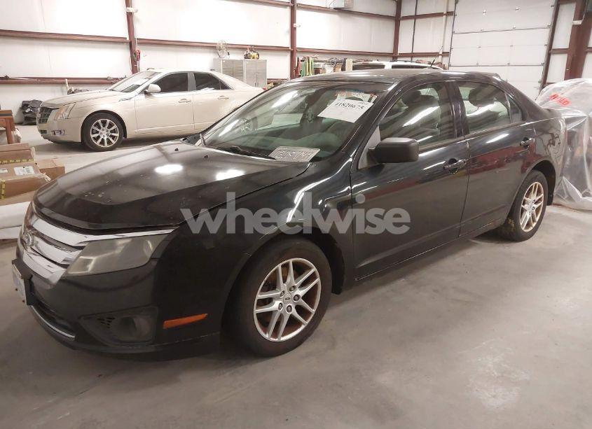 Photo 2 of 2011 Ford Fusion S (VIN 3FAHP0GA0BR112545)