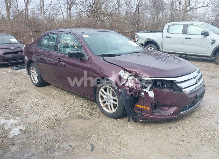 2012 Ford Fusion S (VIN 3FAHP0GA0CR305053) main photo