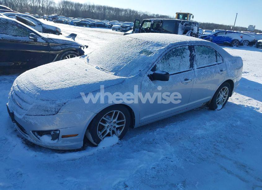 Photo 2 of 2010 Ford Fusion S (VIN 3FAHP0GA1AR198382)