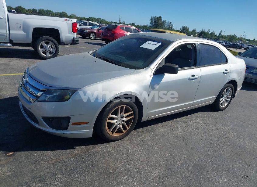 Photo 2 of 2011 Ford Fusion S (VIN 3FAHP0GA1BR316318)