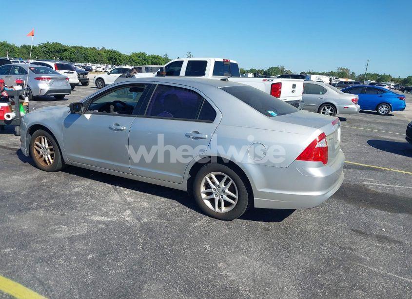 Photo 3 of 2011 Ford Fusion S (VIN 3FAHP0GA1BR316318)