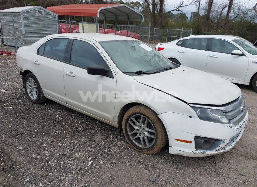 2011 Ford Fusion S (VIN 3FAHP0GA1BR337461) main photo