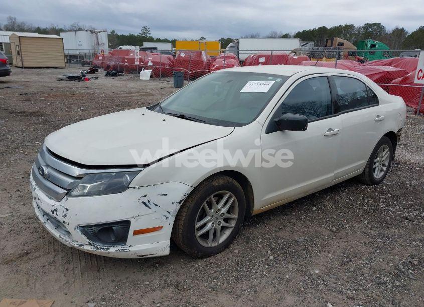 Photo 2 of 2011 Ford Fusion S (VIN 3FAHP0GA1BR337461)