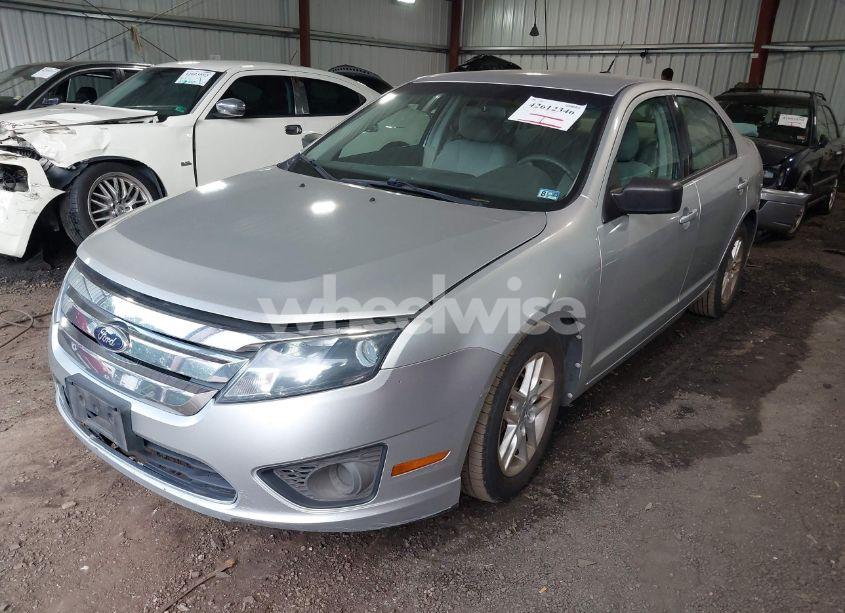 Photo 2 of 2012 Ford Fusion S (VIN 3FAHP0GA1CR347585)