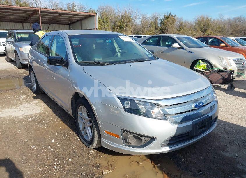2011 Ford Fusion S (VIN 3FAHP0GA2BR210752) main photo