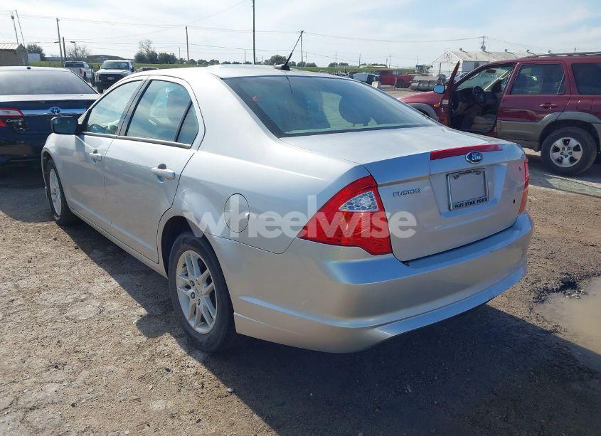 Photo 3 of 2011 Ford Fusion S (VIN 3FAHP0GA2BR210752)