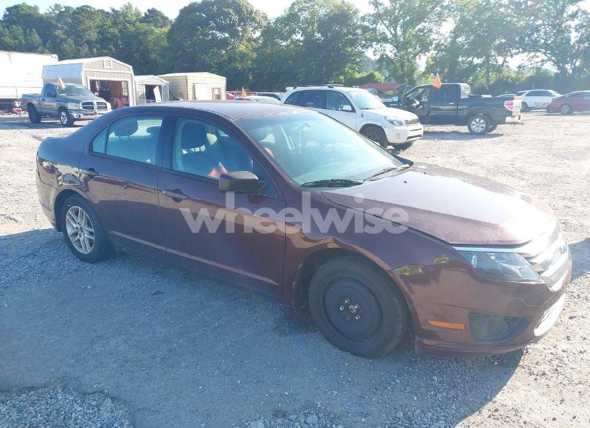2012 Ford Fusion S (VIN 3FAHP0GA2CR148223) main photo