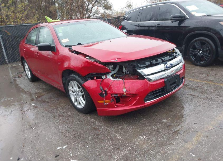 2010 Ford Fusion S (VIN 3FAHP0GA3AR276256) main photo