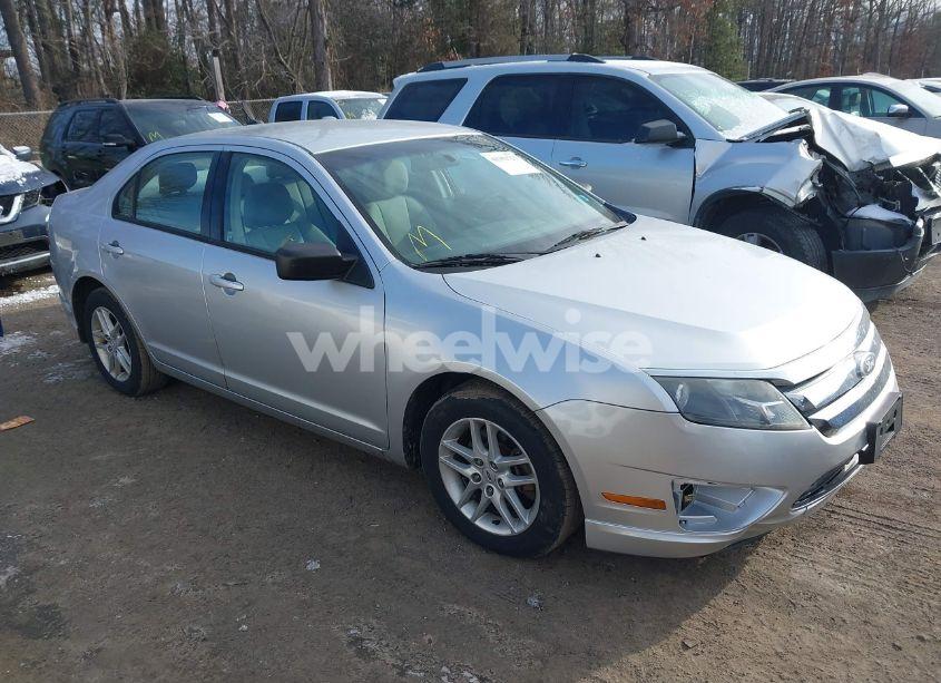 2011 Ford Fusion S (VIN 3FAHP0GA3BR188616) main photo