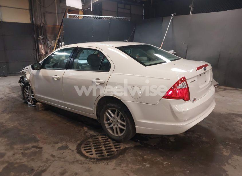 Photo 3 of 2011 Ford Fusion S (VIN 3FAHP0GA3BR259751)