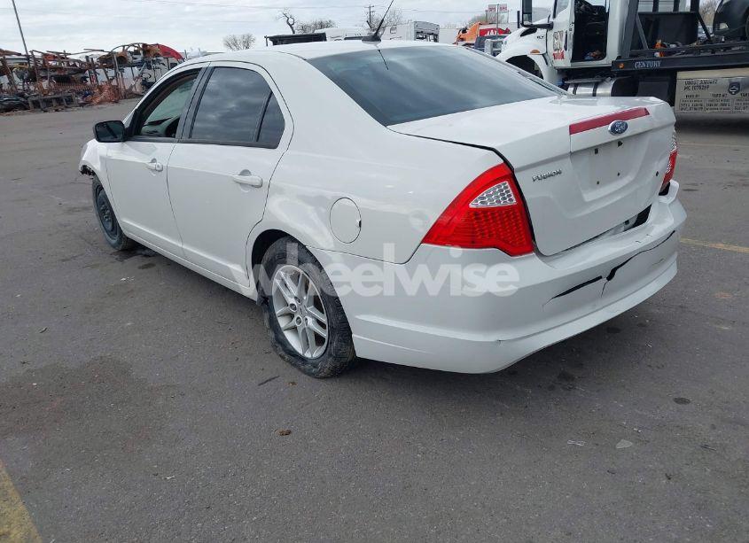 Photo 3 of 2011 Ford Fusion S (VIN 3FAHP0GA3BR268644)