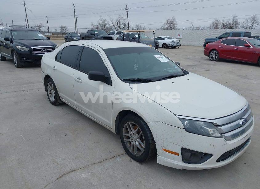 2012 Ford Fusion S (VIN 3FAHP0GA3CR205268) main photo
