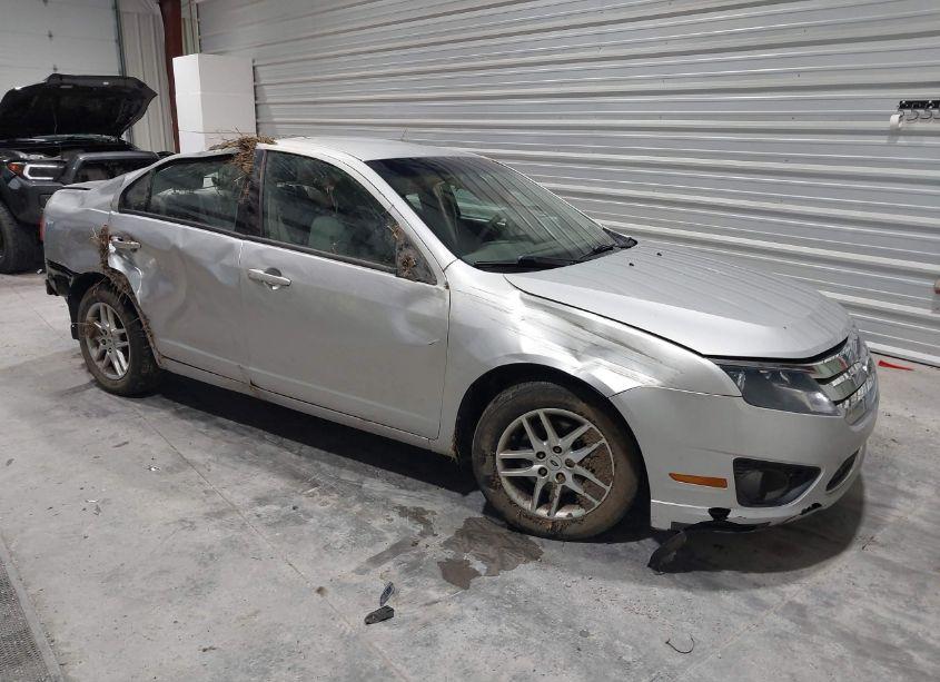 2012 Ford Fusion S (VIN 3FAHP0GA3CR426496) main photo