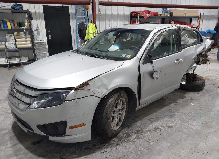 Photo 2 of 2012 Ford Fusion S (VIN 3FAHP0GA3CR426496)