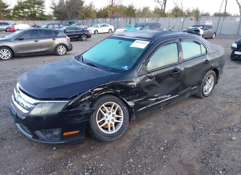 Photo 2 of 2010 Ford Fusion S (VIN 3FAHP0GA4AR152836)