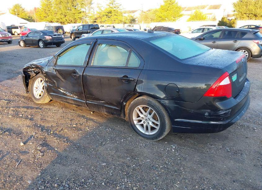 Photo 3 of 2010 Ford Fusion S (VIN 3FAHP0GA4AR152836)