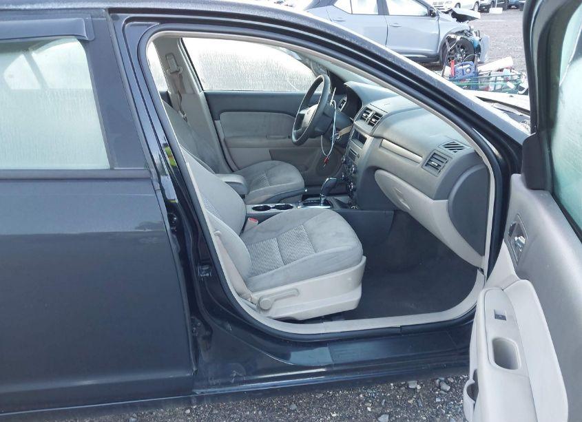 Photo 5 of 2010 Ford Fusion S (VIN 3FAHP0GA4AR152836)