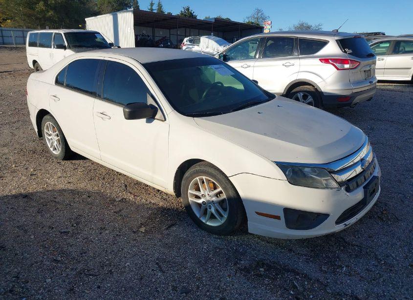 2010 Ford Fusion S (VIN 3FAHP0GA4AR238227) main photo