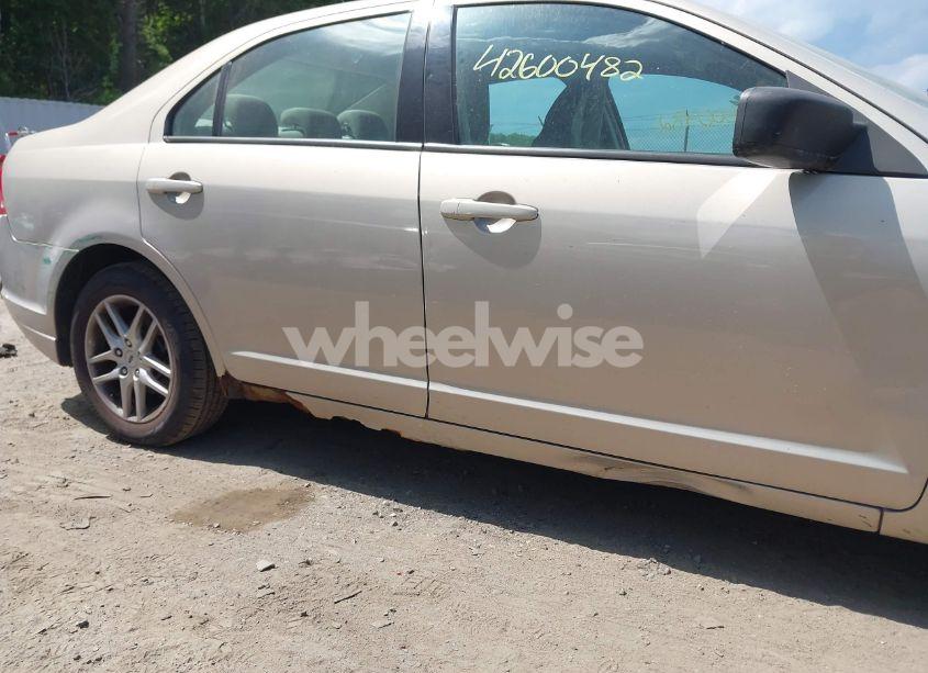 Photo 12 of 2010 Ford Fusion S (VIN 3FAHP0GA4AR370033)