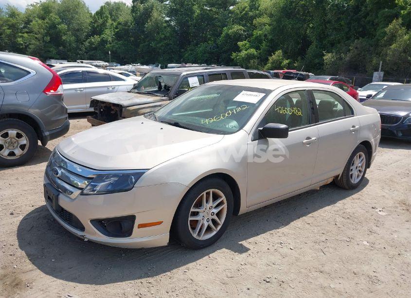 Photo 2 of 2010 Ford Fusion S (VIN 3FAHP0GA4AR370033)