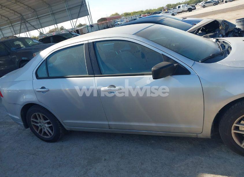 Photo 13 of 2011 Ford Fusion S (VIN 3FAHP0GA4BR121944)