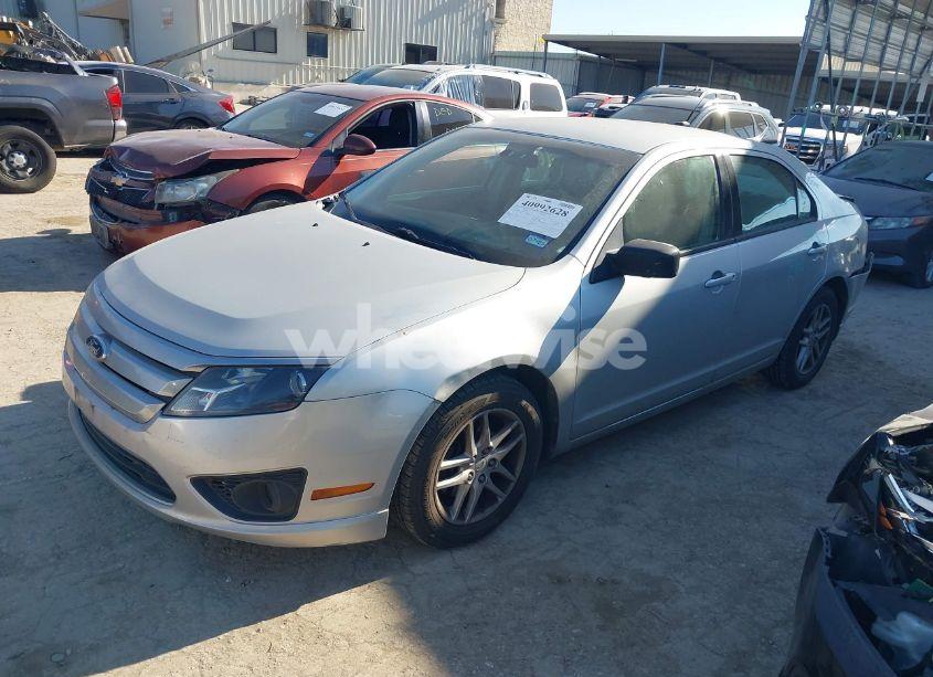 Photo 2 of 2011 Ford Fusion S (VIN 3FAHP0GA4BR121944)