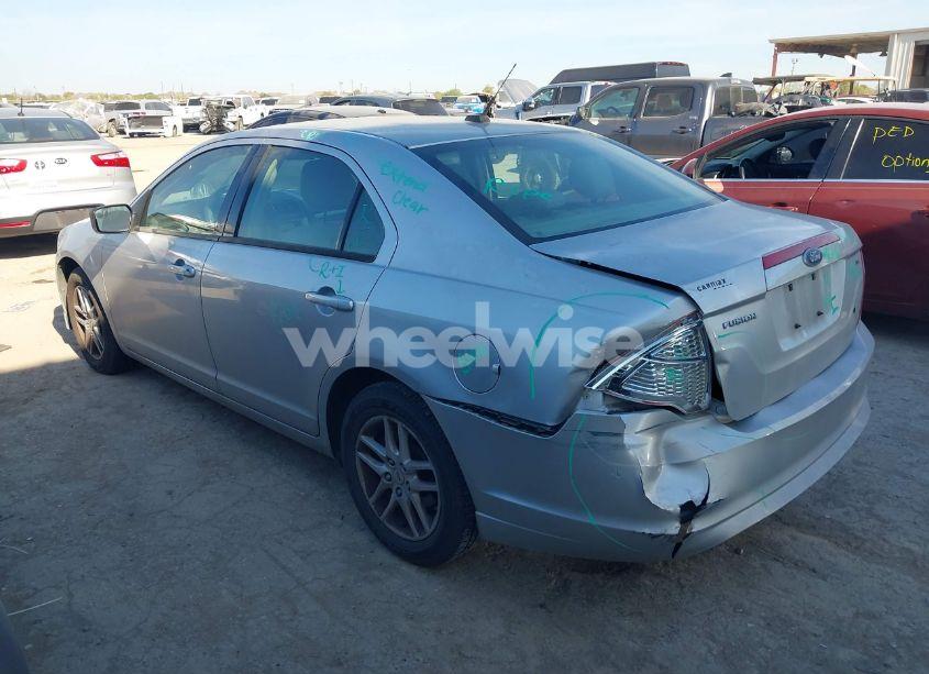 Photo 3 of 2011 Ford Fusion S (VIN 3FAHP0GA4BR121944)