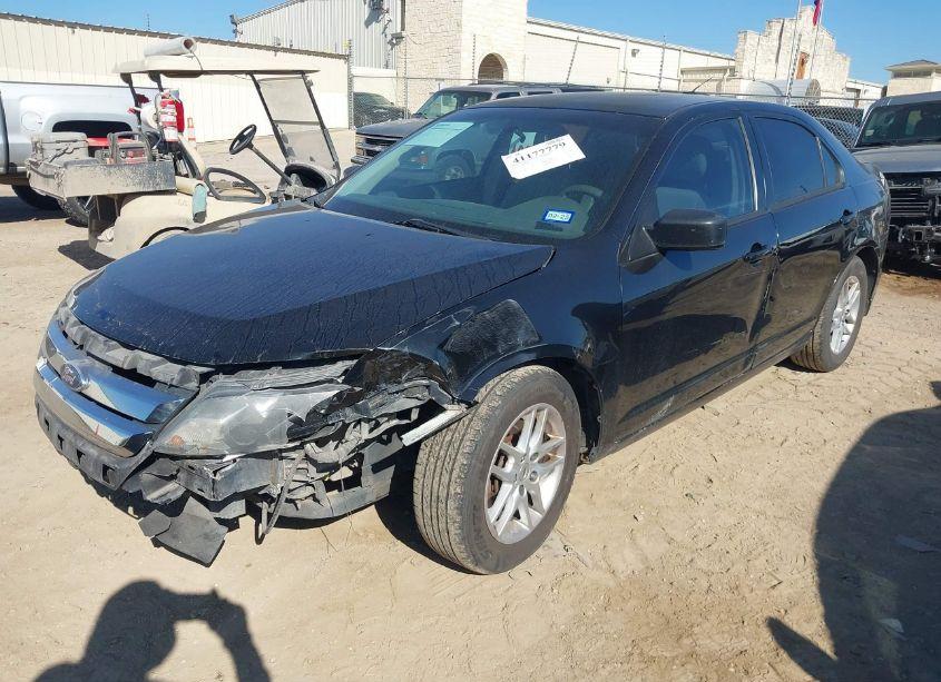 Photo 2 of 2011 Ford Fusion S (VIN 3FAHP0GA4BR210770)