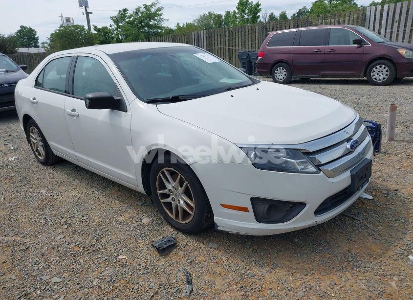 2011 Ford Fusion S (VIN 3FAHP0GA4BR268362) main photo